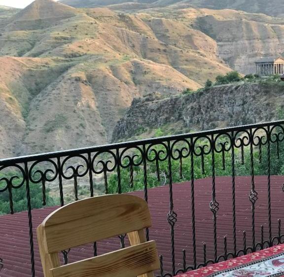 هاستل Garni Bread House