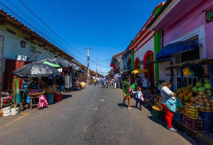 هاستل Socialtel Granada Formerly Selina Granada