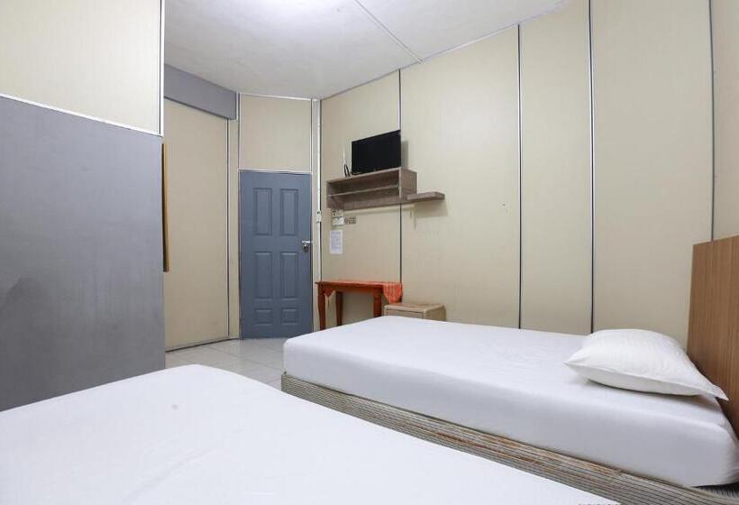 فندق صغير Spot On 89796 D Noor Budget Inn