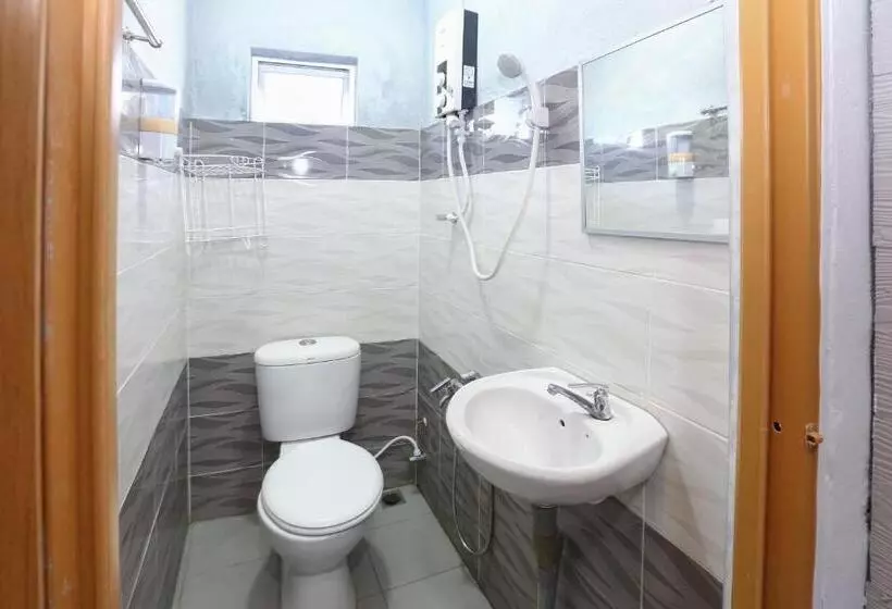 Retkeilymaja Spot On 89796 D Noor Budget Inn