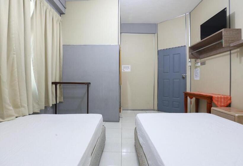 فندق صغير Spot On 89796 D Noor Budget Inn