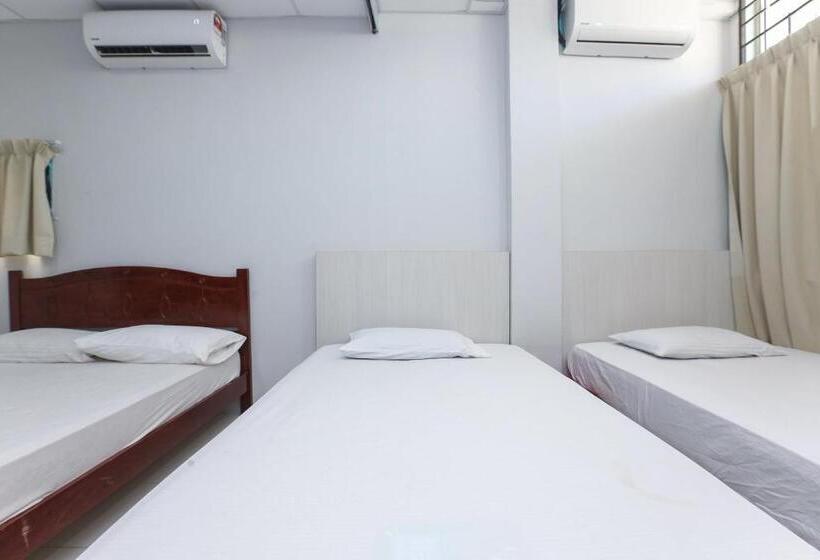 فندق صغير Spot On 89796 D Noor Budget Inn