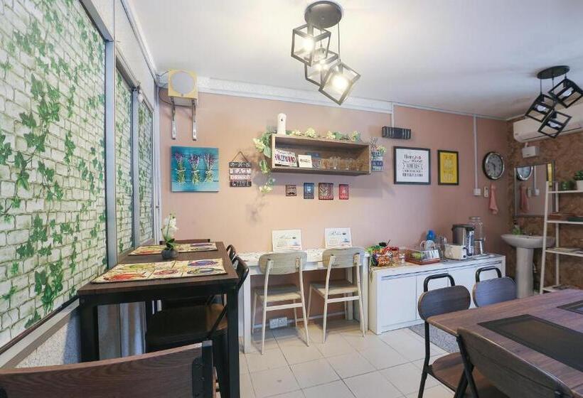 فندق صغير Spot On 89796 D Noor Budget Inn