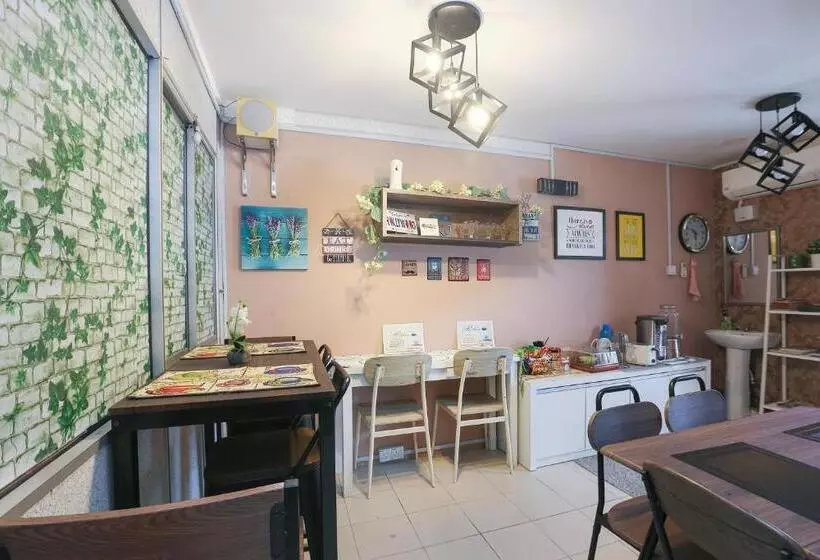 Retkeilymaja Spot On 89796 D Noor Budget Inn