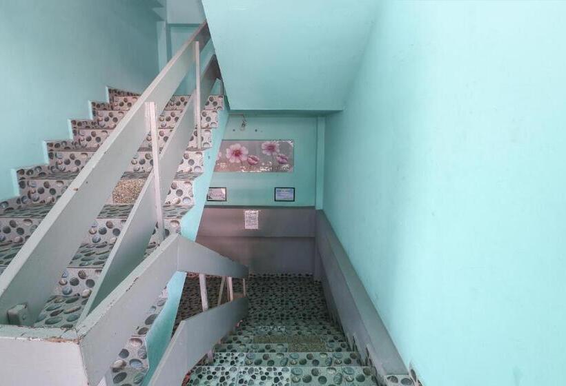 فندق صغير Spot On 89796 D Noor Budget Inn