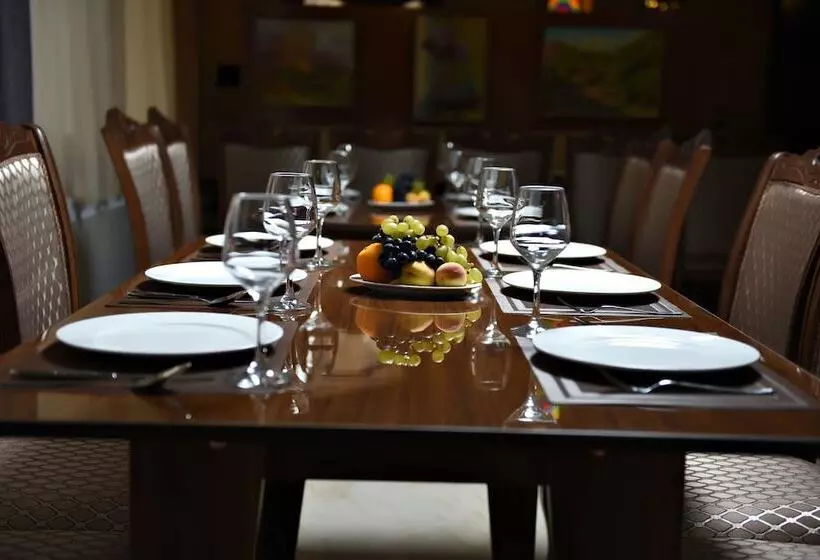 هتل Yaffle Inn Shaki Boutique