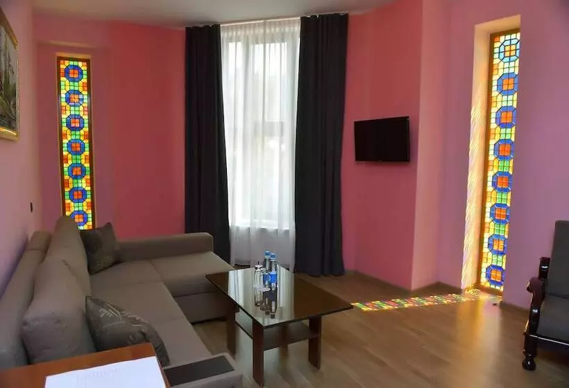 هتل Yaffle Inn Shaki Boutique