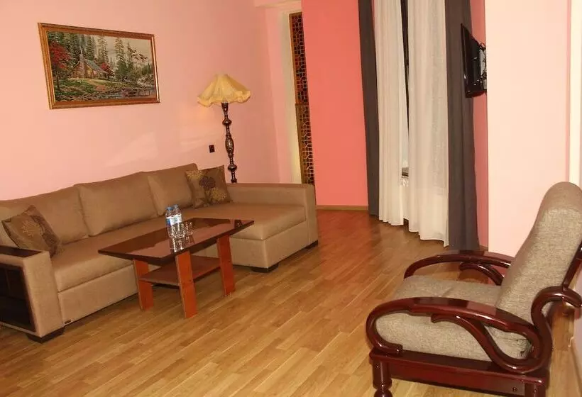 هتل Yaffle Inn Shaki Boutique