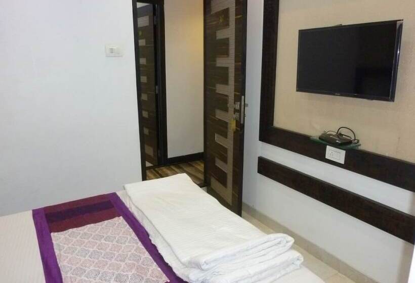 ユースホステル Room Maangta 136   Cst