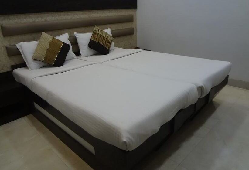 ユースホステル Room Maangta 136   Cst