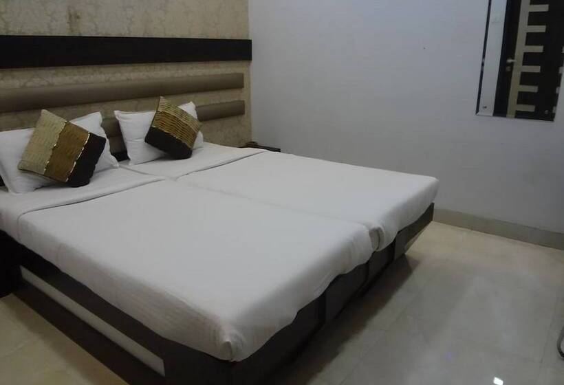 ユースホステル Room Maangta 136   Cst