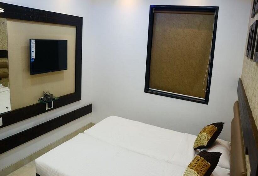 ユースホステル Room Maangta 136   Cst