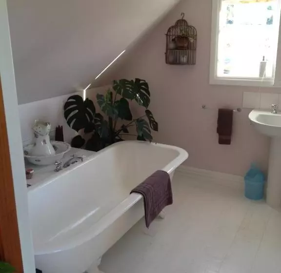 Aamiaismajoitus (B&B) Ashley Villa Bnb