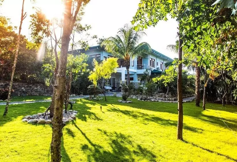 Edgewater Dive & Spa Resort