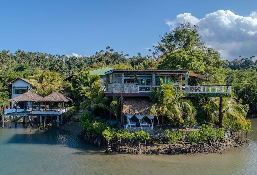 Edgewater Dive & Spa Resort