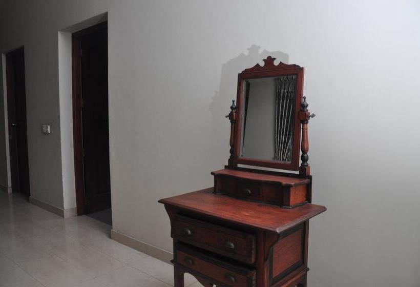 Отель Belga Boutique