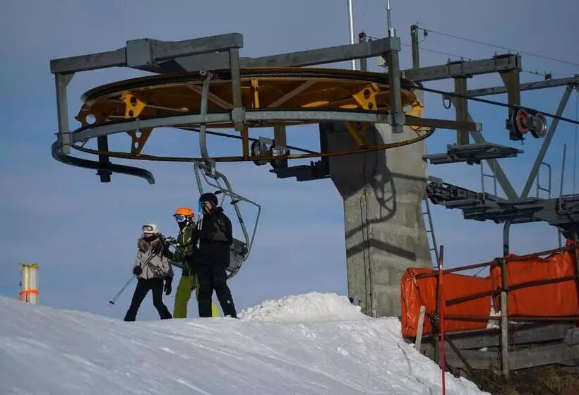 ホテル Champoussin Lodge