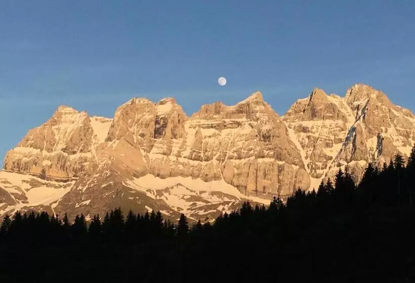 ホテル Champoussin Lodge