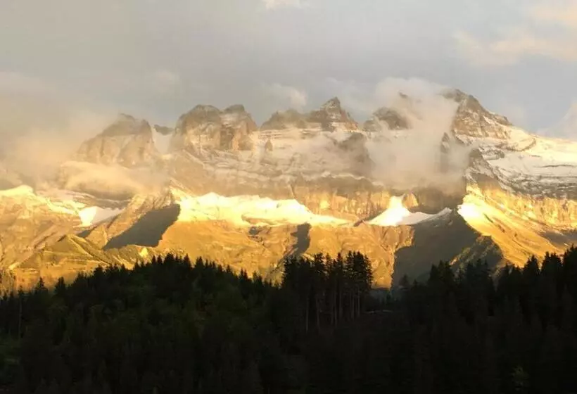 ホテル Champoussin Lodge