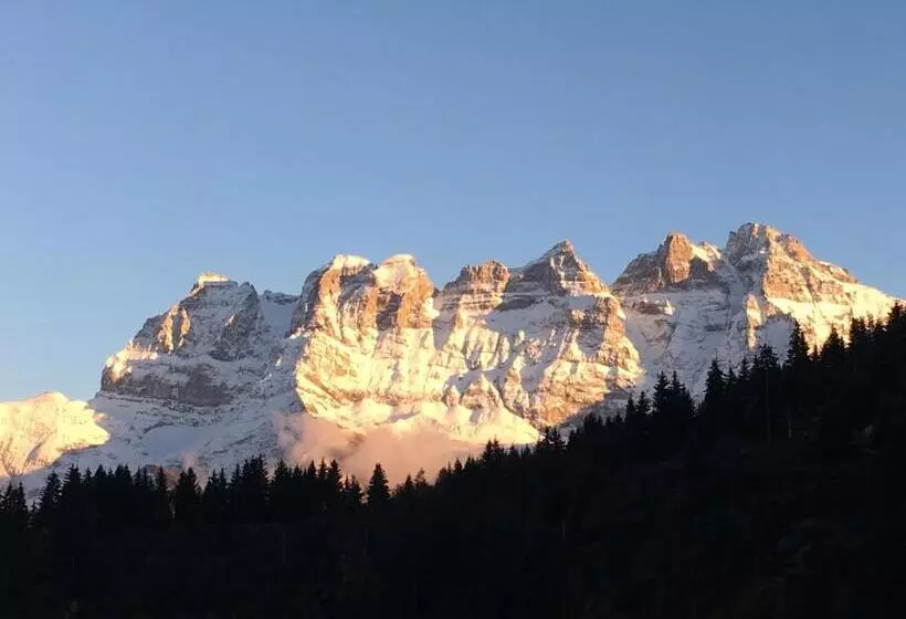 ホテル Champoussin Lodge