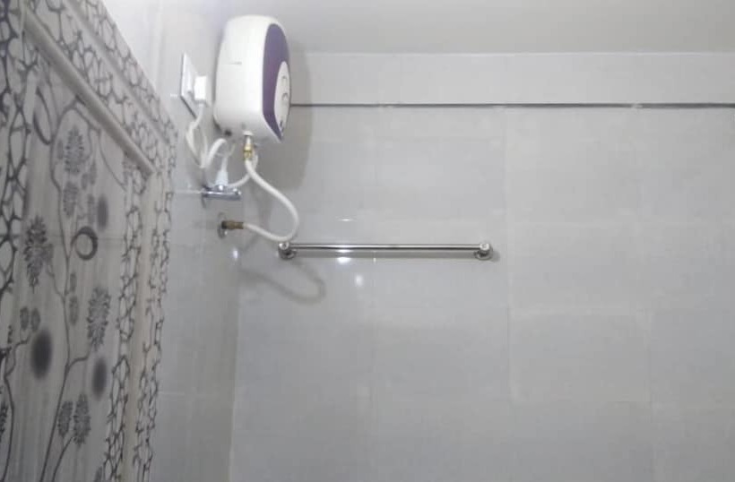 Hotel Iroomz Subhadra Comforts