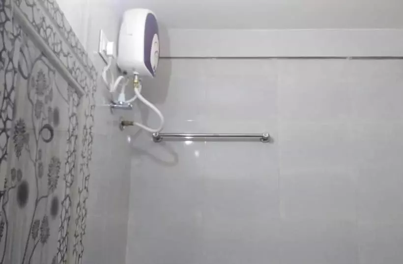 Hotelli Iroomz Subhadra Comforts