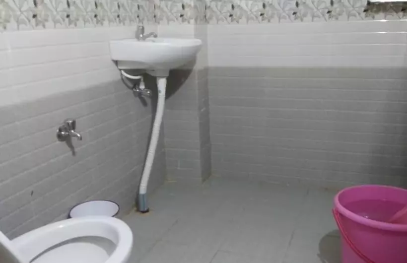 Hotelli Iroomz Subhadra Comforts