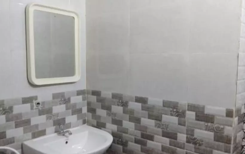 Hotelli Iroomz Subhadra Comforts