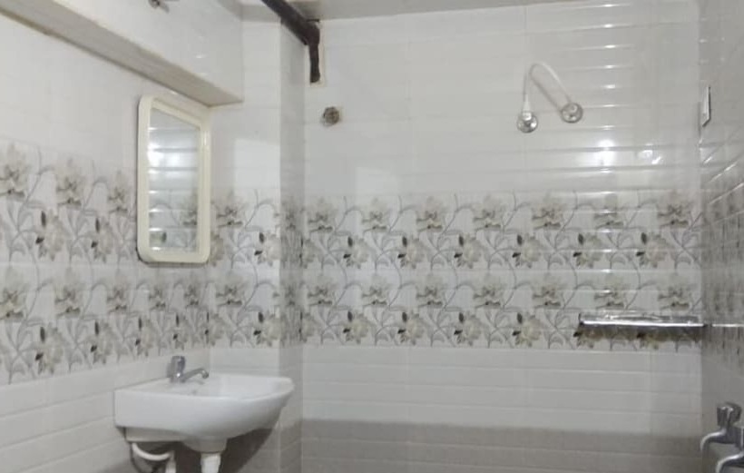 Hotel Iroomz Subhadra Comforts