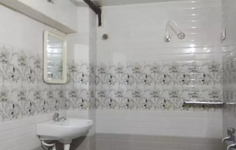 Hotelli Iroomz Subhadra Comforts