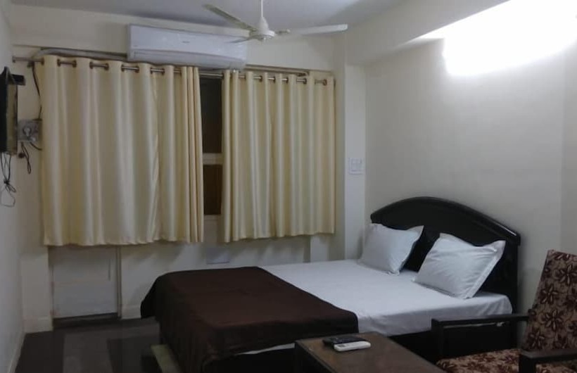 Hotel Iroomz Subhadra Comforts