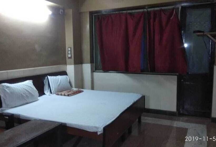 Hotel Iroomz Subhadra Comforts