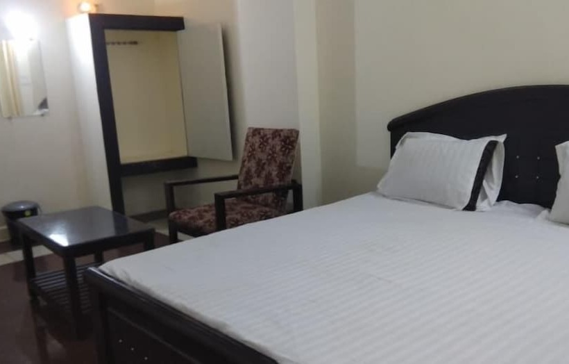 Hotel Iroomz Subhadra Comforts