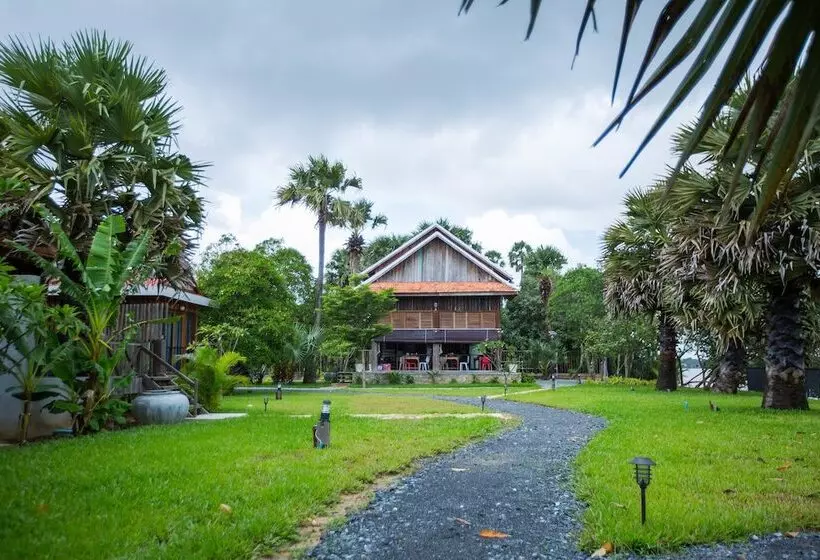 ホテル Kampot River Residence