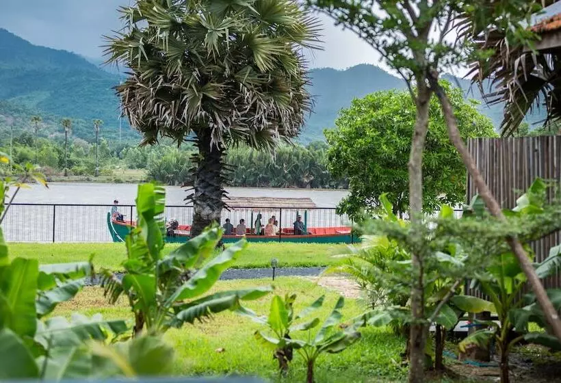 ホテル Kampot River Residence