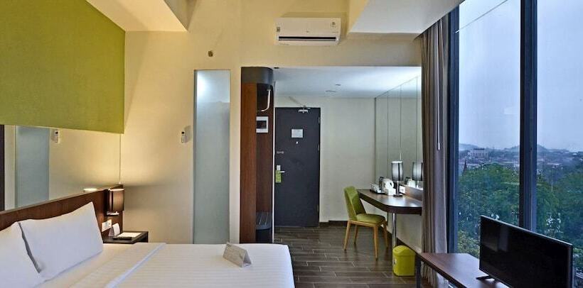 Whiz Prime Hotel Khatib Sulaiman Padang