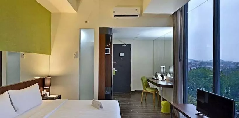 Whiz Prime Hotel Khatib Sulaiman Padang