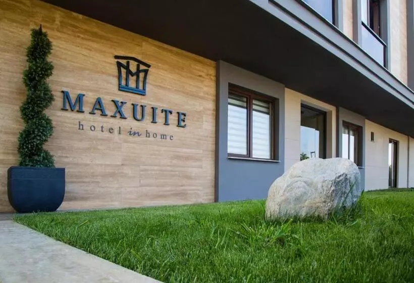 Maxuite Hotel In Home