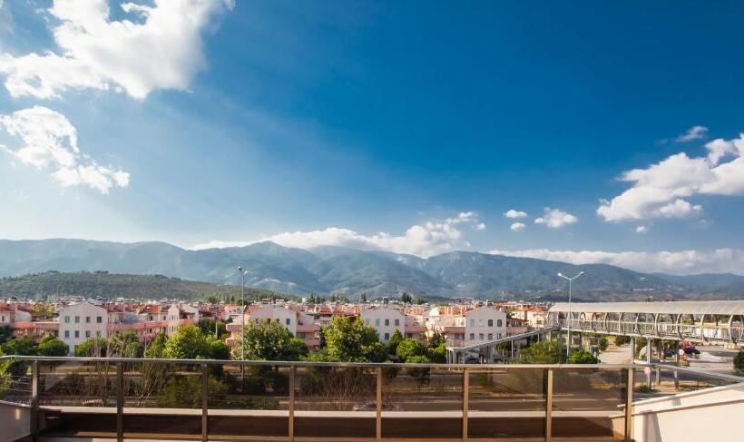 Maxuite Hotel In Home