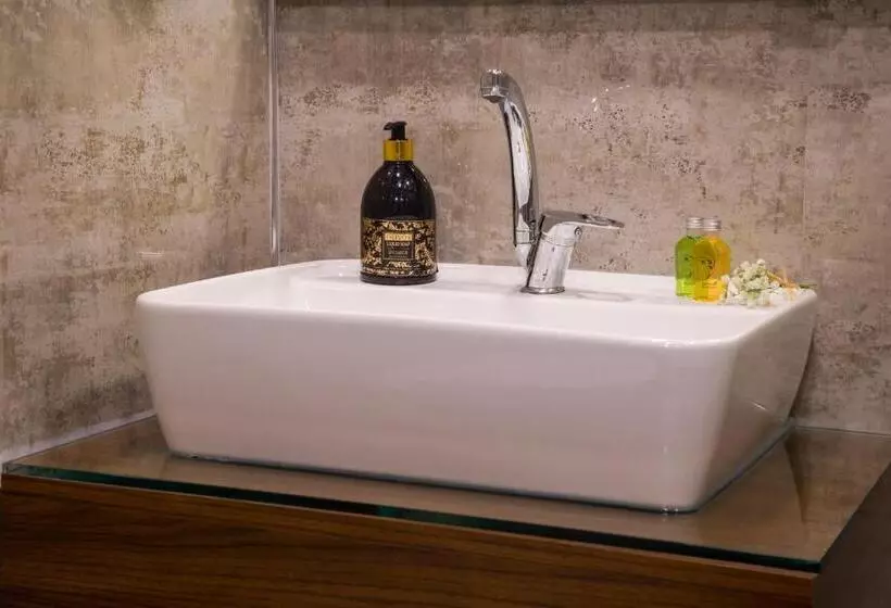 Maxuite Hotel In Home