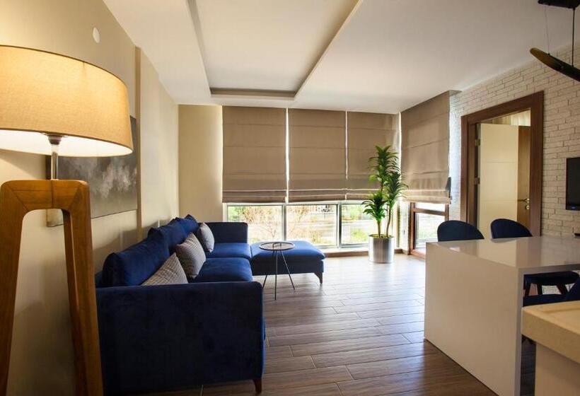 Maxuite Hotel In Home