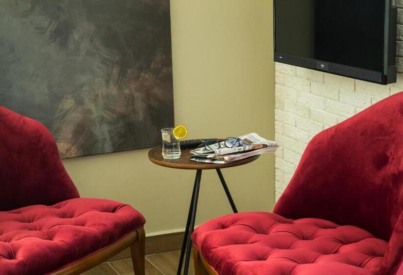 Maxuite Hotel In Home