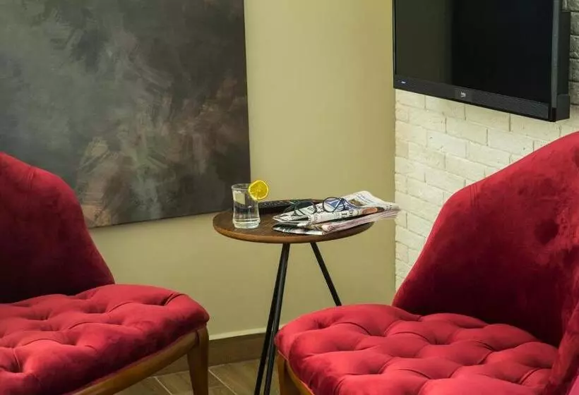 Maxuite Hotel In Home