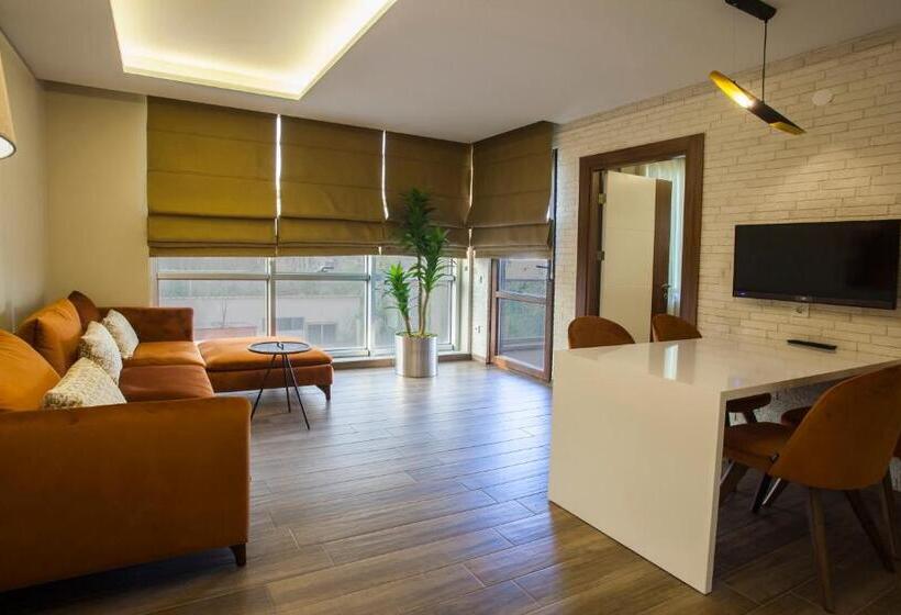 Maxuite Hotel In Home