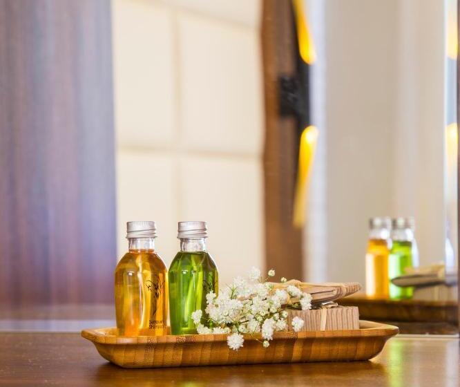 Maxuite Hotel In Home