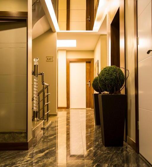 Maxuite Hotel In Home