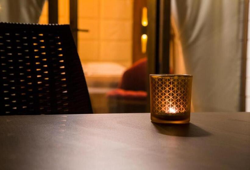 Maxuite Hotel In Home