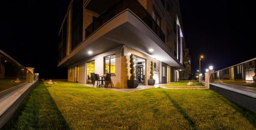 Maxuite Hotel In Home