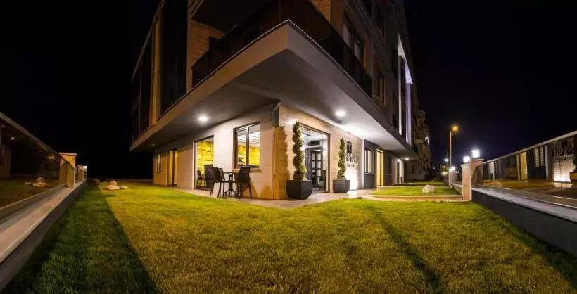 Maxuite Hotel In Home