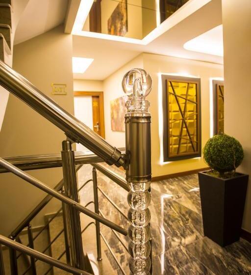 Maxuite Hotel In Home